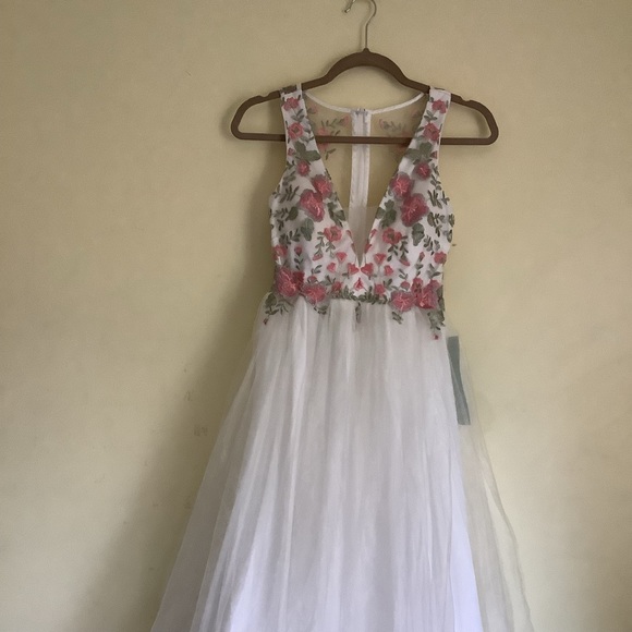 NEW White Floral Formal Gown - Picture 5 of 10